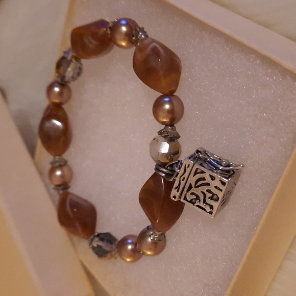 Alexas Angels Jewelry - ALEXAS ANGELS ornate hinged prayer Box Silvertone Stretch bead bracelet